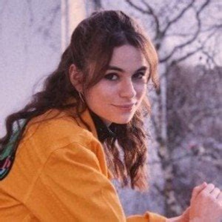 Adèle Castillon - Age, Family, Bio