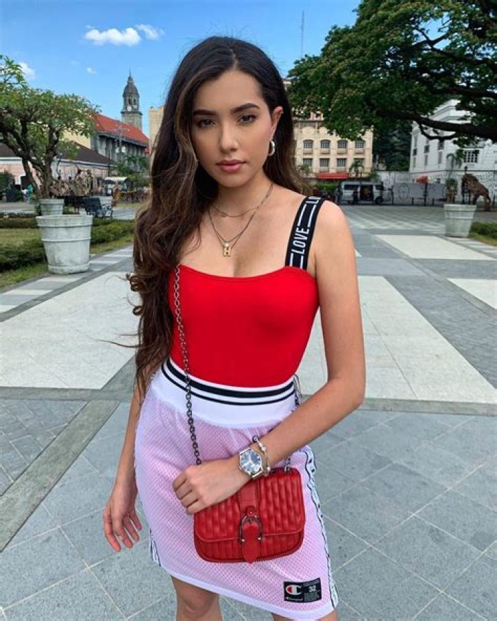 Amelia Thripura Henderson Amelia Thripura Henderson