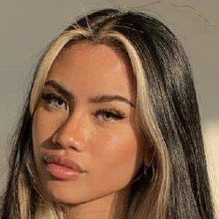 angelysiaa - Age, Family, Bio