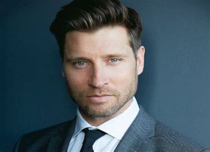 Damon Runyan Bio (Wiki) 