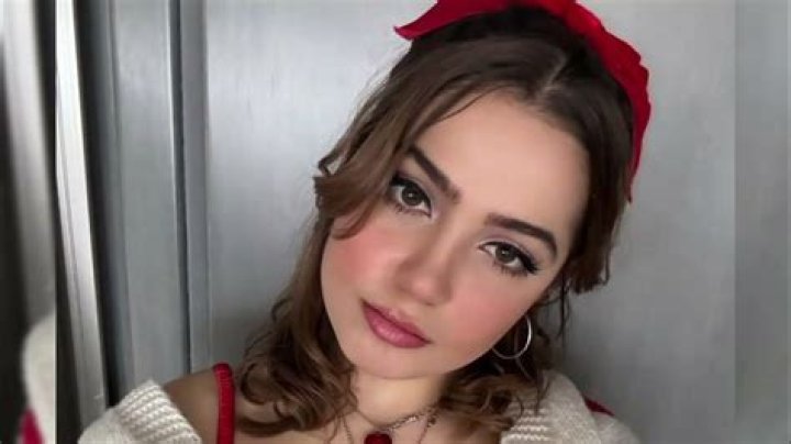 Emmy Perry Bio (Wiki) 