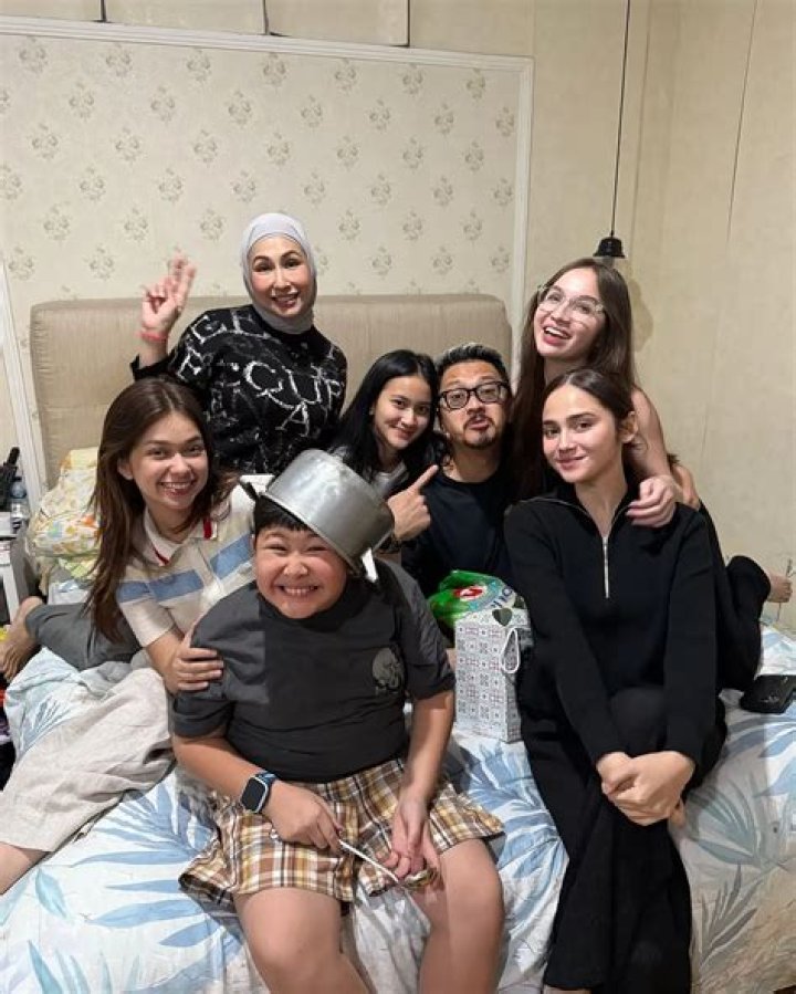 Ferry With His Family (Source: His Twitter)