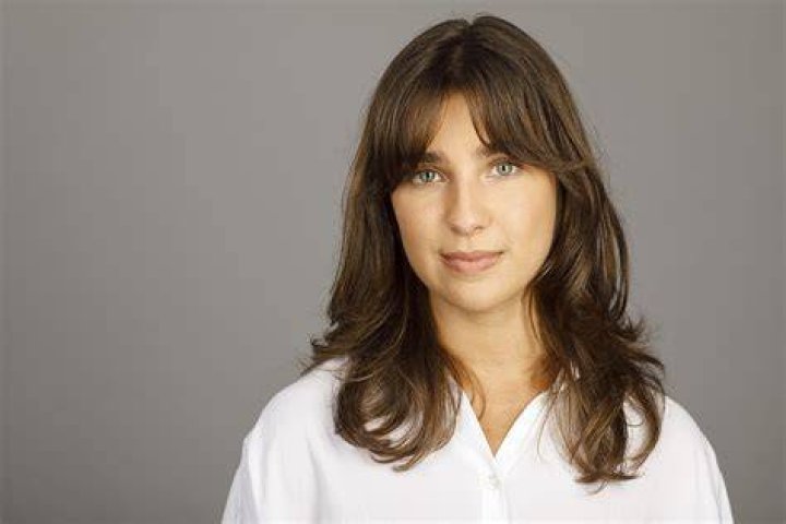  Halle Burns