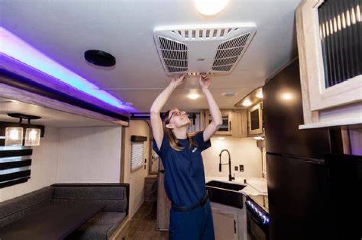 How do RV air conditioners work?