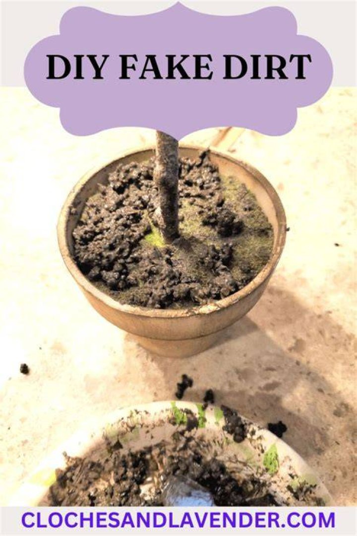 How do you make fake dirt for clothes?
