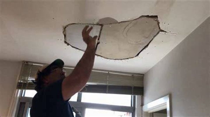 How do you repair a swirl plaster ceiling?