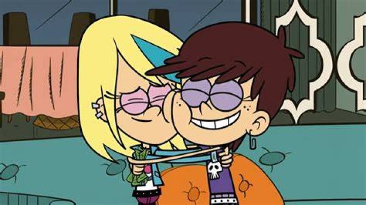 Is Luna Loud a lesbian?