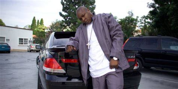 Jadakiss With His Car (Source: Asanti Wheels)