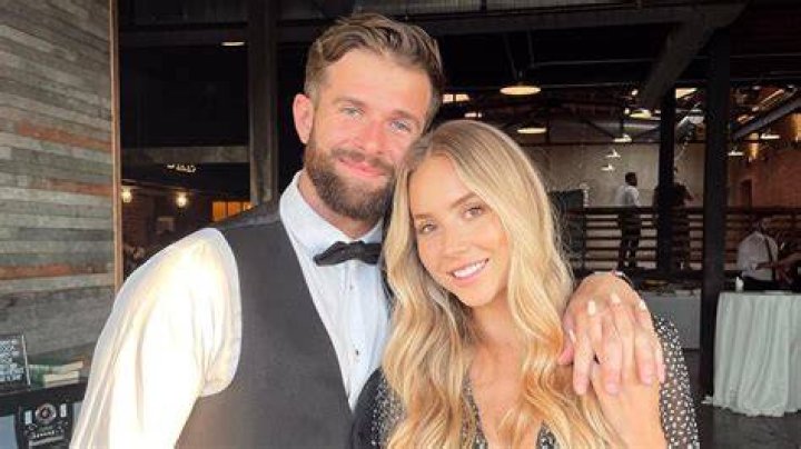 Jed Wyatt is dating Ellen Decker and is in self-isolation with her!