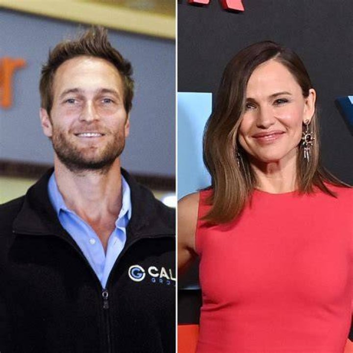Jennifer Garner and John Miller are ‘getting close’ with each other’s families