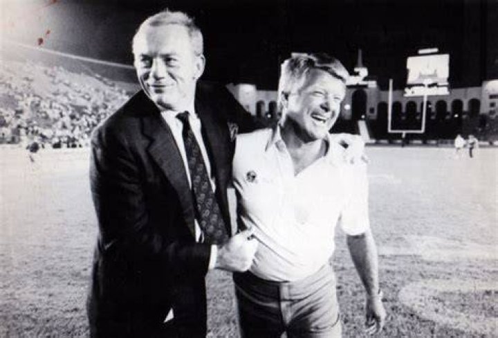 Jerry Jones with two younger girls. A pic got viral on Twitter as part of his controversy