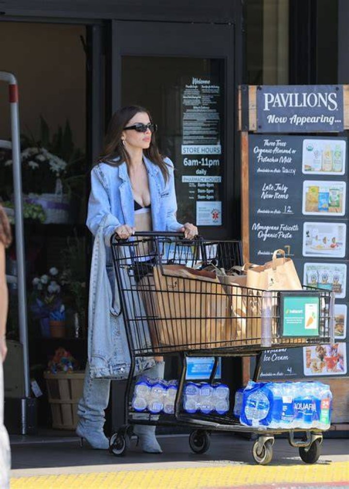 Julia Fox Grocery Shopping Dressed in Bikini and Denims Julia Fox grocery shopping