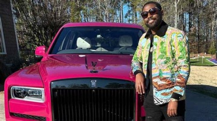 Kountry Wayne wearing hot pink suit.