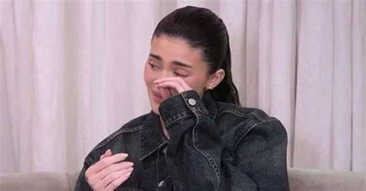 kylie jenner crying