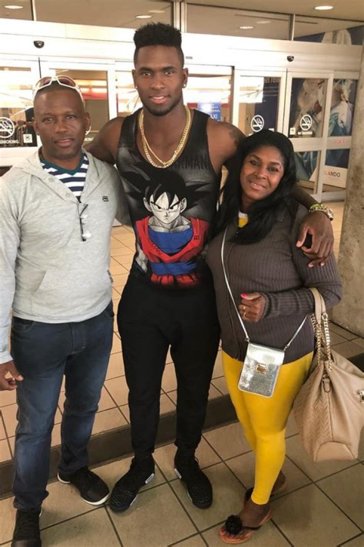 Luis Robert - Age, Family, Bio