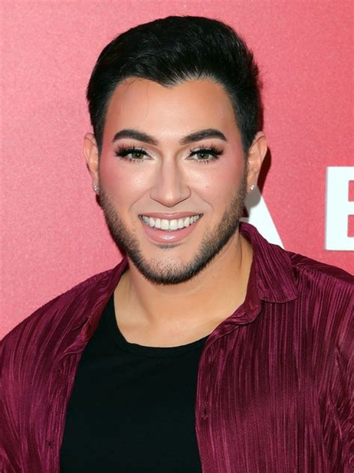 Manny MUA's pet Zaya