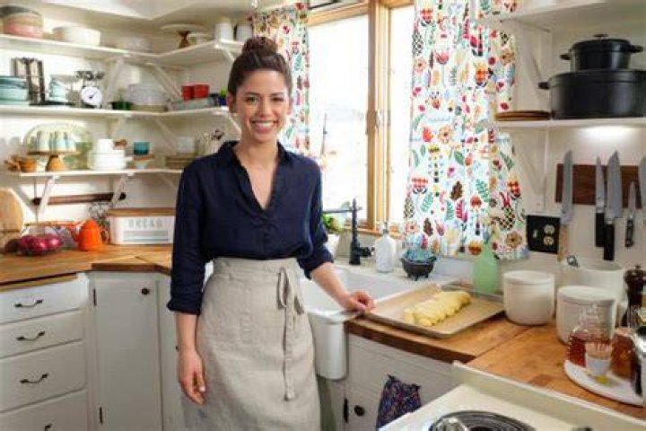 Molly Yeh's Net Worth (Updated 2022) 1 Molly Yeh Net Worth and Salary