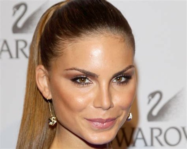 Nina Seničar Bio (Wiki) 