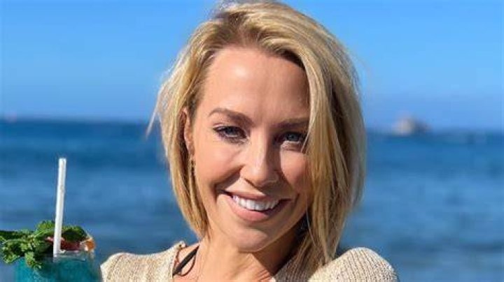 Presenter Laura Hamilton flaunts her body in bikini