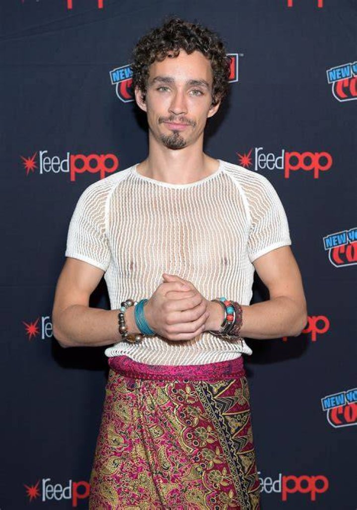 Robert Sheehan photo 2