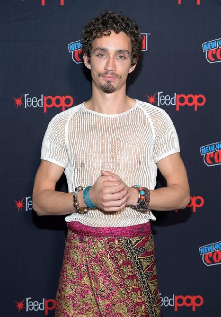 Robert Sheehan photo 3