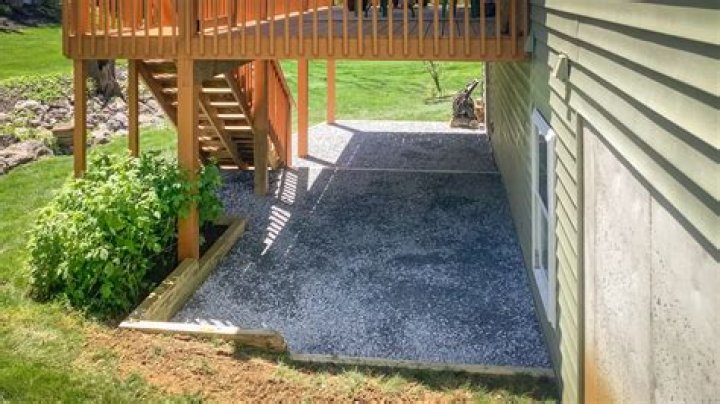 Should you put gravel under a deck?