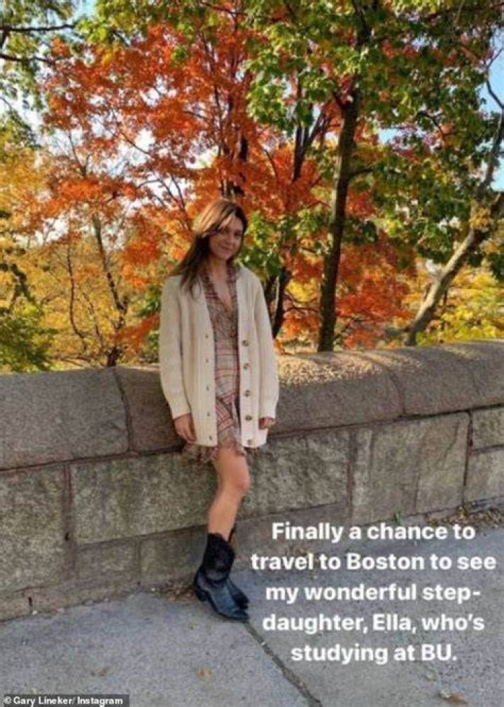 Kelly Nash, Sun Sports Rays Reporter, Takes Amazing Self-Portrait in Boston Source: Daily Mail (Boston's Fenway Park baseball stadium)