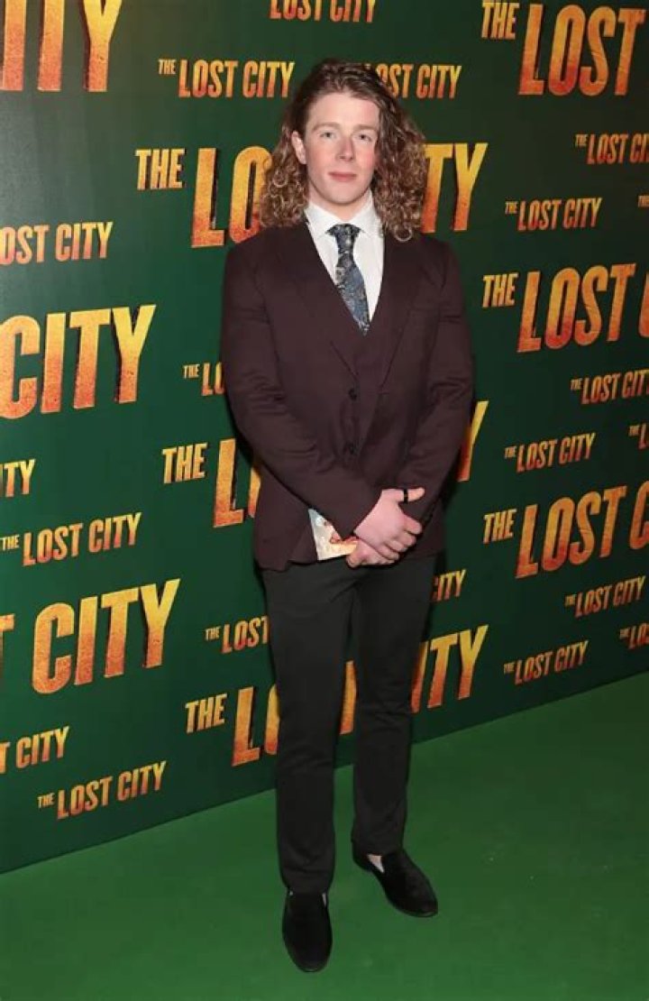 Stuart Mackey - Age, Family, Bio