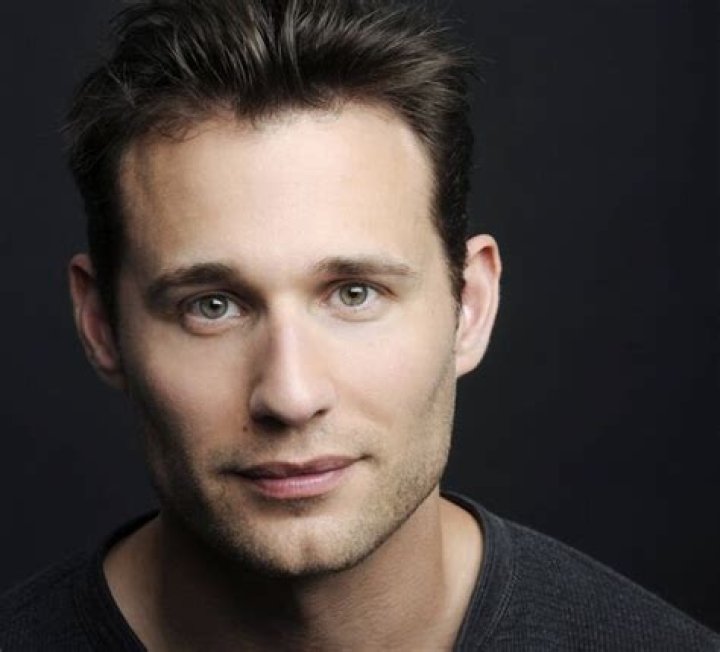 Travis Robert Bio (Wiki) 