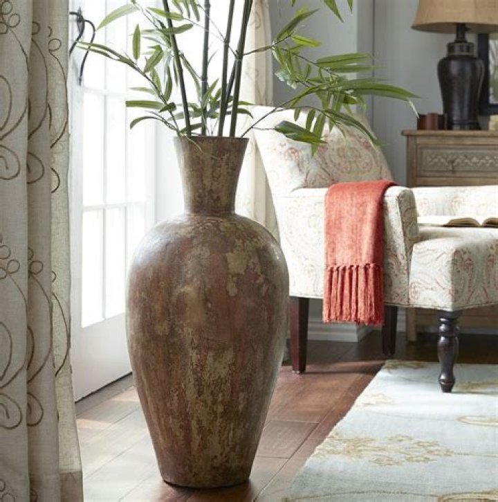 What do you call a large vase?