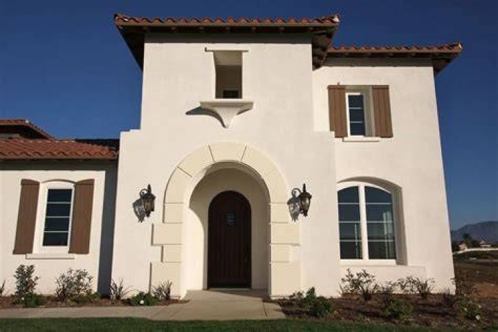 What’s more expensive stucco or brick?