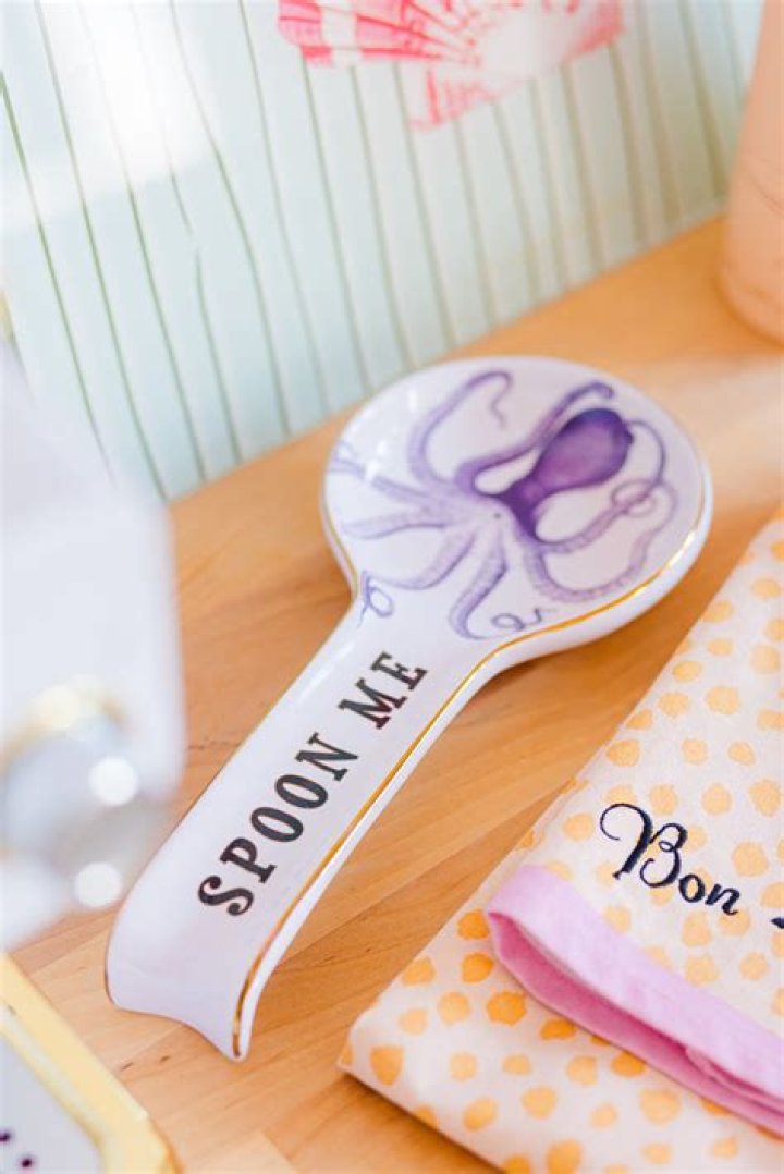 What spoon me means?