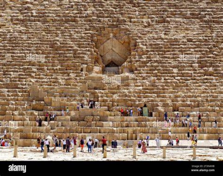 Where did Khufu die?